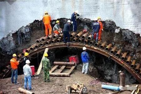 汉滨隧道钢花管支护案例